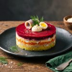 Селёдка под шубой слоями в стеклянной форме